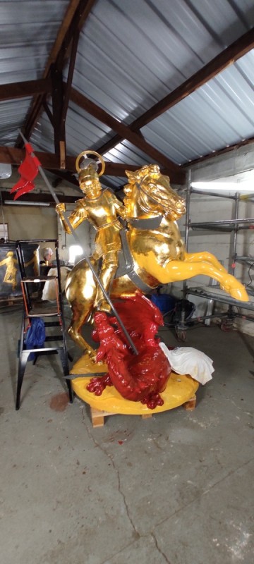 Atelier Giordani - Conservation - Restauration
Edifice – Mobilier - Sculpture – Objets d’art – Moulage –
Pierre, bois métal, polychromie et dorure - Restauration des décors de couverture du choeur - Dorure - Matériaux : support bronze, tôle de cuivre et plomb

OPÉRATIONS RÉALISÉES
- Dépoussiérage et nettoyage des salissures superficielles
- Apprêtage : réalisation des couches de préparation à la peinture époxydique (7 strates)

Dorure : 
- Pose de la mixtion
- Application de la feuille d’or manuellement, à l’aide d’un coussin, de couteaux et de pinceaux plats; utilisation de différents types d’or : or jaune, or Versailles, or Moon Gold, Palladium
- Époussetage, matage à la gélatine, patine

Décors peints : 
- Réalisation des décors peints à la peinture époxydique, patine
- Reprises après repose

Statues (en atelier) ; crête et épi de faîtage, versants de couverture, et lucarne à croupe (in situ)