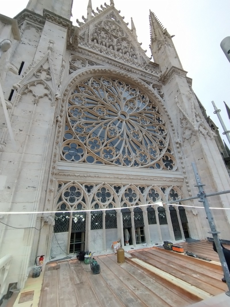 Atelier Giordani - Conservation - Restauration
Edifice – Mobilier - Sculpture – Objets d’art – Moulage –
Pierre, bois métal, polychromie et dorure - Portail des Marmousets de l'Abbatiale Saint Ouen - Pierre calcaire - - Nettoyage par micro gommage
- Nettoyage par compresse d'ammonium
- Traitement fongicide et biocide
- consolidation chimique de la pierre 
- Ragréage par mortier Altar et modelage
- Patine 
- Moulage et tirage d'une statue en l'état