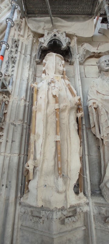 Atelier Giordani - Conservation - Restauration
Edifice – Mobilier - Sculpture – Objets d’art – Moulage –
Pierre, bois métal, polychromie et dorure - Portail des Marmousets de l'Abbatiale Saint Ouen - Pierre calcaire - - Nettoyage par micro gommage
- Nettoyage par compresse d'ammonium
- Traitement fongicide et biocide
- consolidation chimique de la pierre 
- Ragréage par mortier Altar et modelage
- Patine 
- Moulage et tirage d'une statue en l'état