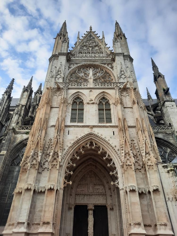 Atelier Giordani - Conservation - Restauration
Edifice – Mobilier - Sculpture – Objets d’art – Moulage –
Pierre, bois métal, polychromie et dorure - Portail des Marmousets de l'Abbatiale Saint Ouen - Pierre calcaire - - Nettoyage par micro gommage
- Nettoyage par compresse d'ammonium
- Traitement fongicide et biocide
- consolidation chimique de la pierre 
- Ragréage par mortier Altar et modelage
- Patine 
- Moulage et tirage d'une statue en l'état