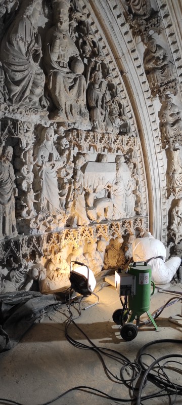 Atelier Giordani - Conservation - Restauration
Edifice – Mobilier - Sculpture – Objets d’art – Moulage –
Pierre, bois métal, polychromie et dorure - Portail des Marmousets de l'Abbatiale Saint Ouen - Pierre calcaire - - Nettoyage par micro gommage
- Nettoyage par compresse d'ammonium
- Traitement fongicide et biocide
- consolidation chimique de la pierre 
- Ragréage par mortier Altar et modelage
- Patine 
- Moulage et tirage d'une statue en l'état
