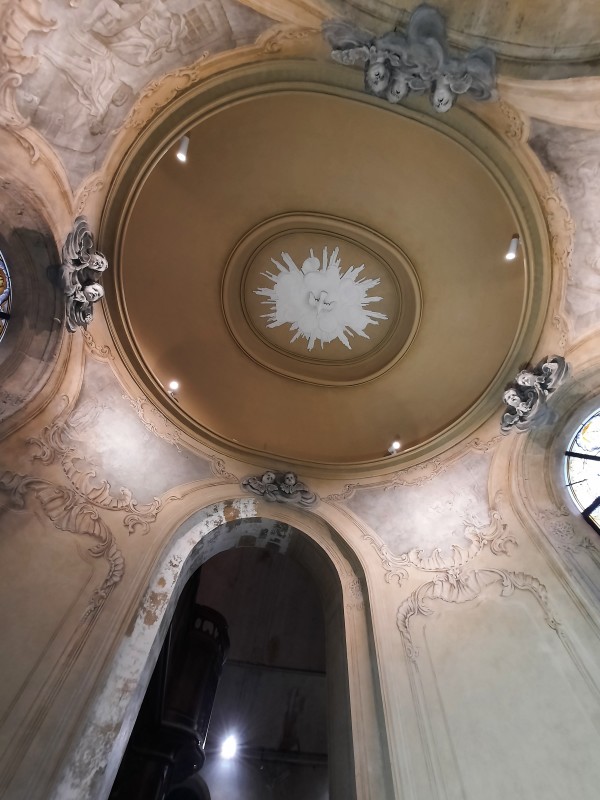Atelier Giordani - Conservation - Restauration
Edifice – Mobilier - Sculpture – Objets d’art – Moulage –
Pierre, bois métal, polychromie et dorure - Restauration de la chapelle des fonds baptismaux de l'Eglise Sainte Cécile - Enduits muraux décorés
Boiseries faux-marbre
Marbre - -	Dépoussiérage et nettoyage
-	Dégagement et allègement des vernis
-	Traitement insecticide et fongicide sur l’autel
-	Purge des parties altérées et greffes de bois de même essence
-	Ragréages et comblement des lacunes, manques et épaufrures
-	Restitution de tête d’ange ailées après prise d’empreintes, moulage et tirage
-	Refixage et consolidation des enduits 
-	Refixage de la polychromie
-	Relevé des décors au calque et report sur zones de manques
-	Masticage
-	Reprise et réintégration des lacunes polychromes
-	Réintégration colorée des décors sur enduits et faux marbre
-	Restitution des faux-marbre de l’autel 
-	Dorure du cadre à la mixtion