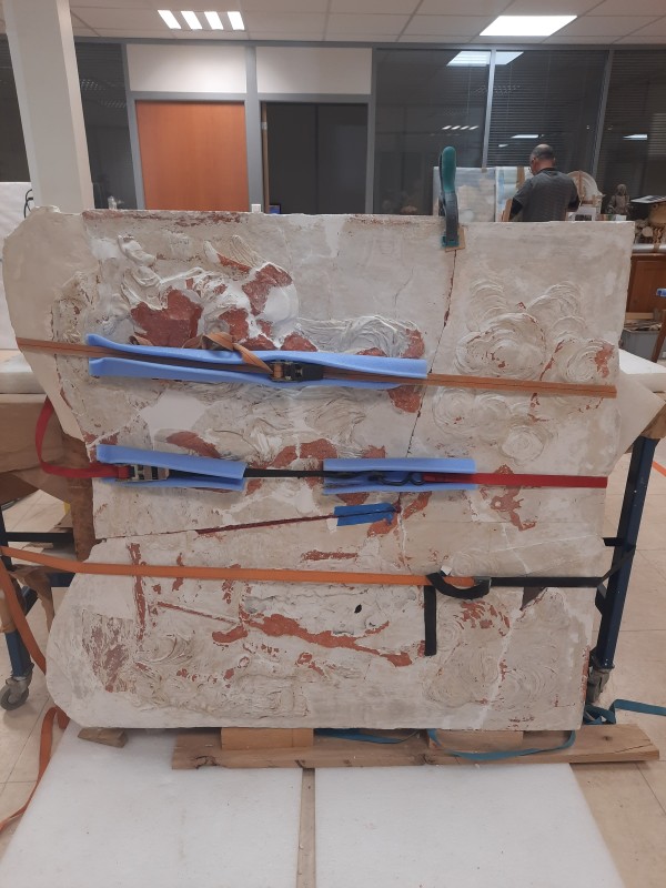 Atelier Giordani - Conservation - Restauration
Edifice – Mobilier - Sculpture – Objets d’art – Moulage –
Pierre, bois métal, polychromie et dorure - Restauration de la chapelle des fonds baptismaux de l'Eglise Sainte Cécile - Enduits muraux décorés
Boiseries faux-marbre
Marbre - -	Dépoussiérage et nettoyage
-	Dégagement et allègement des vernis
-	Traitement insecticide et fongicide sur l’autel
-	Purge des parties altérées et greffes de bois de même essence
-	Ragréages et comblement des lacunes, manques et épaufrures
-	Restitution de tête d’ange ailées après prise d’empreintes, moulage et tirage
-	Refixage et consolidation des enduits 
-	Refixage de la polychromie
-	Relevé des décors au calque et report sur zones de manques
-	Masticage
-	Reprise et réintégration des lacunes polychromes
-	Réintégration colorée des décors sur enduits et faux marbre
-	Restitution des faux-marbre de l’autel 
-	Dorure du cadre à la mixtion