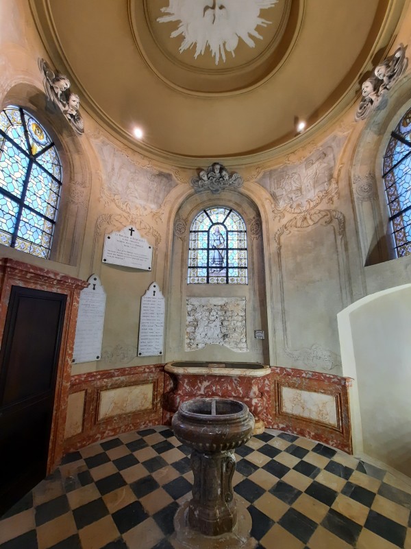 Atelier Giordani - Conservation - Restauration
Edifice – Mobilier - Sculpture – Objets d’art – Moulage –
Pierre, bois métal, polychromie et dorure - Restauration de la chapelle des fonds baptismaux de l'Eglise Sainte Cécile - Enduits muraux décorés
Boiseries faux-marbre
Marbre - -	Dépoussiérage et nettoyage
-	Dégagement et allègement des vernis
-	Traitement insecticide et fongicide sur l’autel
-	Purge des parties altérées et greffes de bois de même essence
-	Ragréages et comblement des lacunes, manques et épaufrures
-	Restitution de tête d’ange ailées après prise d’empreintes, moulage et tirage
-	Refixage et consolidation des enduits 
-	Refixage de la polychromie
-	Relevé des décors au calque et report sur zones de manques
-	Masticage
-	Reprise et réintégration des lacunes polychromes
-	Réintégration colorée des décors sur enduits et faux marbre
-	Restitution des faux-marbre de l’autel 
-	Dorure du cadre à la mixtion