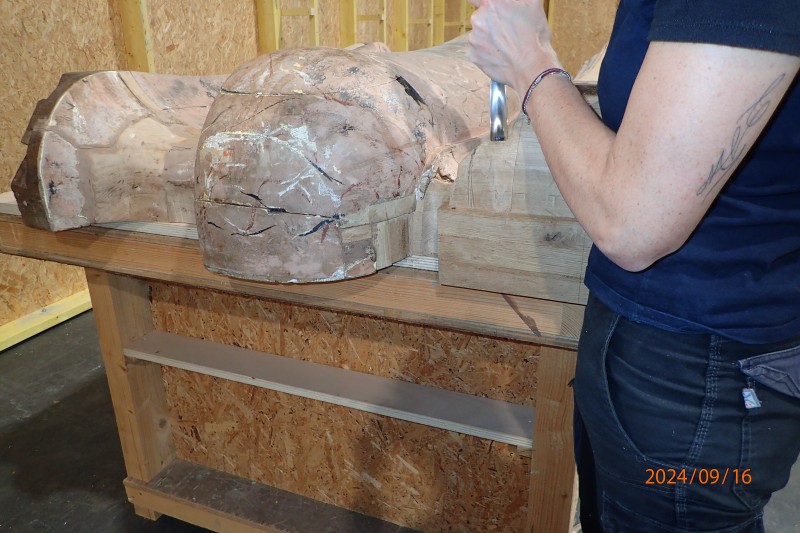 Atelier Giordani - Conservation - Restauration
Edifice – Mobilier - Sculpture – Objets d’art – Moulage –
Pierre, bois métal, polychromie et dorure - Restauration de la chapelle des fonds baptismaux de l'Eglise Sainte Cécile - Enduits muraux décorés
Boiseries faux-marbre
Marbre - -	Dépoussiérage et nettoyage
-	Dégagement et allègement des vernis
-	Traitement insecticide et fongicide sur l’autel
-	Purge des parties altérées et greffes de bois de même essence
-	Ragréages et comblement des lacunes, manques et épaufrures
-	Restitution de tête d’ange ailées après prise d’empreintes, moulage et tirage
-	Refixage et consolidation des enduits 
-	Refixage de la polychromie
-	Relevé des décors au calque et report sur zones de manques
-	Masticage
-	Reprise et réintégration des lacunes polychromes
-	Réintégration colorée des décors sur enduits et faux marbre
-	Restitution des faux-marbre de l’autel 
-	Dorure du cadre à la mixtion