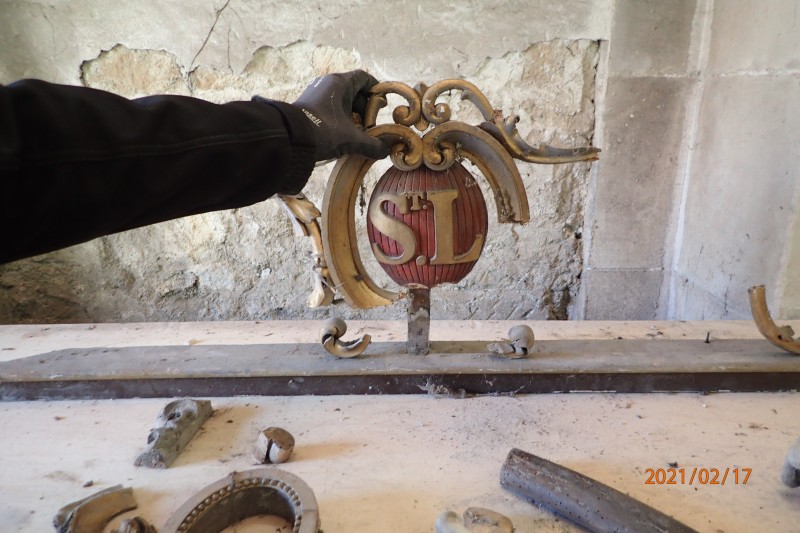 Atelier Giordani - Conservation - Restauration
Edifice – Mobilier - Sculpture – Objets d’art – Moulage –
Pierre, bois métal, polychromie et dorure - Restauration des 2 retables latéraux en pendant de l'Eglise Notre Dame de la Gloriette - Bois polychrome et dorure - - Dépose et conditionnement
- Dépoussiérage sous aspiration contrôlée
- Traitement insecticide
- Traitement antifongique
- Purge et consolidation des boiseries
- Greffes de bois et renforts
- révision des systèmes d'assemblages 
- Nettoyage
- Comblement des lacunes de surfaces
- Masticage des lacunes
- Réintégration colorées
- Dorure à la mixtion
- Vernissage de protection