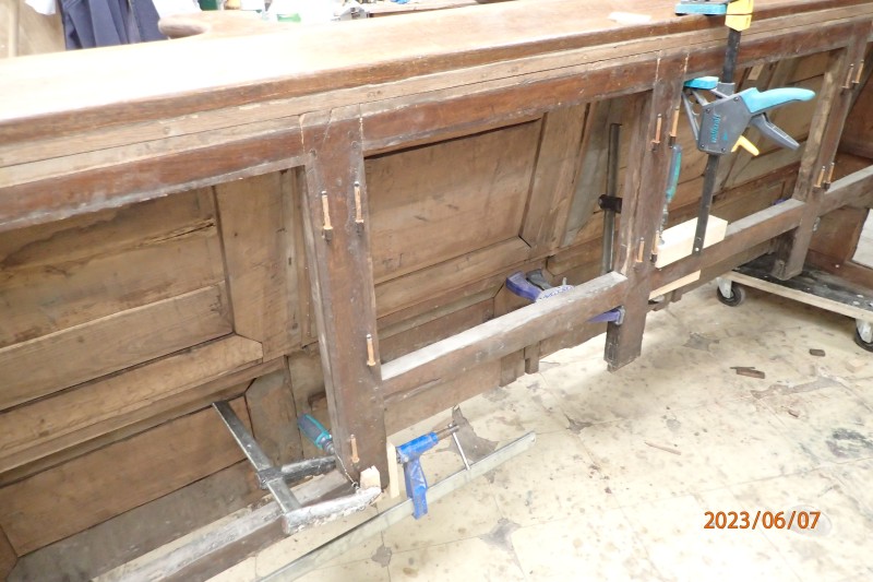 Atelier Giordani - Conservation - Restauration
Edifice – Mobilier - Sculpture – Objets d’art – Moulage –
Pierre, bois métal, polychromie et dorure - Restauration des menuiseries du chœur des chanoines de la Cathédrale de Vannes - Bois teinté - - Relevé et repérage
- Dépose et transport en atelier 
- Traitement insecticide et biocide 
- Dépoussiérage
- Reprise des assemblages et collage 
- Renforts et confortements 
- Création de deux trappes 
- Consolidation chimique du bois 
- Nettoyage
- Mise en teinte
- Montage à blanc en atelier Repose
- Coffrage des installation électrique 
- Révision et installation des serrures