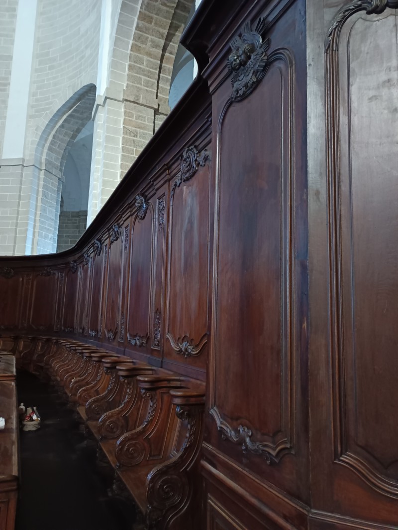 Atelier Giordani - Conservation - Restauration
Edifice – Mobilier - Sculpture – Objets d’art – Moulage –
Pierre, bois métal, polychromie et dorure - Restauration des menuiseries du chœur des chanoines de la Cathédrale de Vannes - Bois teinté - - Relevé et repérage
- Dépose et transport en atelier 
- Traitement insecticide et biocide 
- Dépoussiérage
- Reprise des assemblages et collage 
- Renforts et confortements 
- Création de deux trappes 
- Consolidation chimique du bois 
- Nettoyage
- Mise en teinte
- Montage à blanc en atelier Repose
- Coffrage des installation électrique 
- Révision et installation des serrures