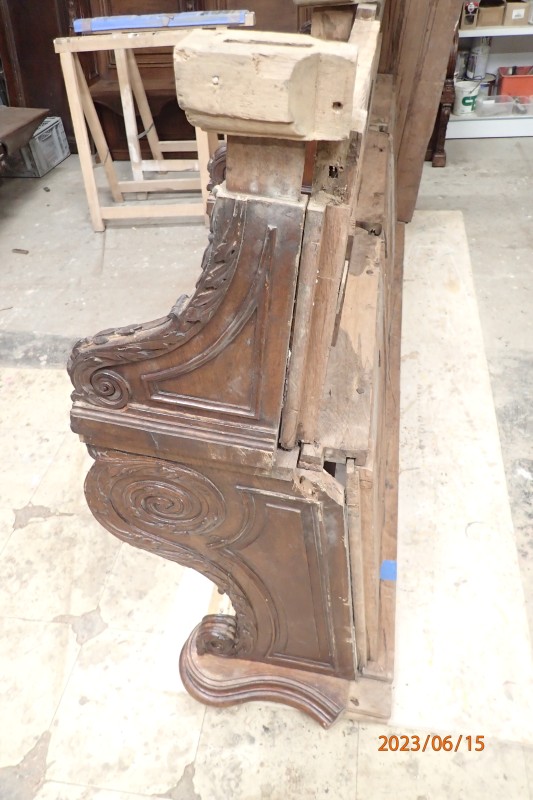 Atelier Giordani - Conservation - Restauration
Edifice – Mobilier - Sculpture – Objets d’art – Moulage –
Pierre, bois métal, polychromie et dorure - Restauration des menuiseries du chœur des chanoines de la Cathédrale de Vannes - Bois teinté - - Relevé et repérage
- Dépose et transport en atelier 
- Traitement insecticide et biocide 
- Dépoussiérage
- Reprise des assemblages et collage 
- Renforts et confortements 
- Création de deux trappes 
- Consolidation chimique du bois 
- Nettoyage
- Mise en teinte
- Montage à blanc en atelier Repose
- Coffrage des installation électrique 
- Révision et installation des serrures