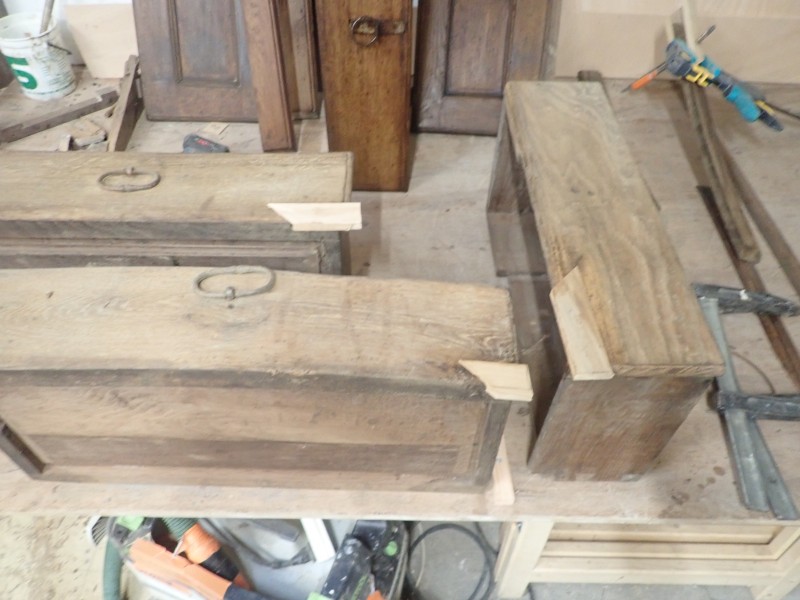 Atelier Giordani - Conservation - Restauration
Edifice – Mobilier - Sculpture – Objets d’art – Moulage –
Pierre, bois métal, polychromie et dorure - Restauration des menuiseries du chœur des chanoines de la Cathédrale de Vannes - Bois teinté - - Relevé et repérage
- Dépose et transport en atelier 
- Traitement insecticide et biocide 
- Dépoussiérage
- Reprise des assemblages et collage 
- Renforts et confortements 
- Création de deux trappes 
- Consolidation chimique du bois 
- Nettoyage
- Mise en teinte
- Montage à blanc en atelier Repose
- Coffrage des installation électrique 
- Révision et installation des serrures