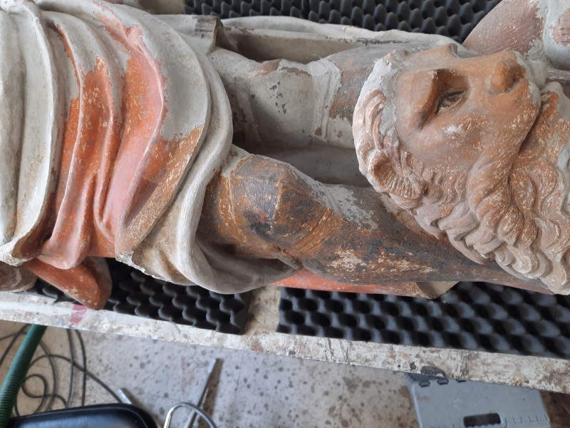 Atelier Giordani - Conservation - Restauration
Edifice – Mobilier - Sculpture – Objets d’art – Moulage –
Pierre, bois métal, polychromie et dorure - Restauration et dégagement de la statue de Saint Adrien - Pierre polychrome - - Traitement du support
- Dépoussiérage	
- Dégagement de polychromie	
- Refixage polychromie	
- Nettoyage	
- Masticage	
- Retouche et réintégration colorée