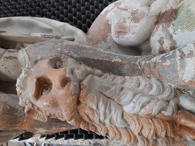 Atelier Giordani - Conservation - Restauration
Edifice – Mobilier - Sculpture – Objets d’art – Moulage –
Pierre, bois métal, polychromie et dorure - Restauration et dégagement de la statue de Saint Adrien - Pierre polychrome - - Traitement du support
- Dépoussiérage	
- Dégagement de polychromie	
- Refixage polychromie	
- Nettoyage	
- Masticage	
- Retouche et réintégration colorée