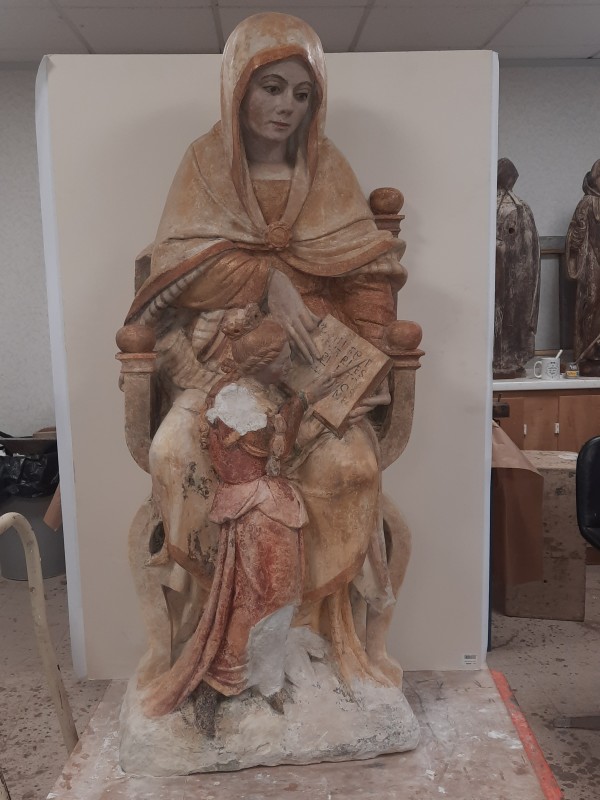 Atelier Giordani - Conservation - Restauration
Edifice – Mobilier - Sculpture – Objets d’art – Moulage –
Pierre, bois métal, polychromie et dorure - Restauration et dégagement du groupe sculpté de l'éducation de la Vierge - Pierre polychrome - - Traitement du support
- Dépoussiérage	
- Dégagement de polychromie	
- Refixage polychromie	
- Nettoyage	
- Masticage	
- Retouche et réintégration colorée