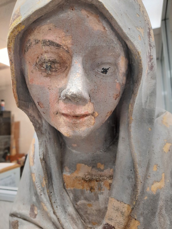 Atelier Giordani - Conservation - Restauration
Edifice – Mobilier - Sculpture – Objets d’art – Moulage –
Pierre, bois métal, polychromie et dorure - Restauration et dégagement du groupe sculpté de l'éducation de la Vierge - Pierre polychrome - - Traitement du support
- Dépoussiérage	
- Dégagement de polychromie	
- Refixage polychromie	
- Nettoyage	
- Masticage	
- Retouche et réintégration colorée