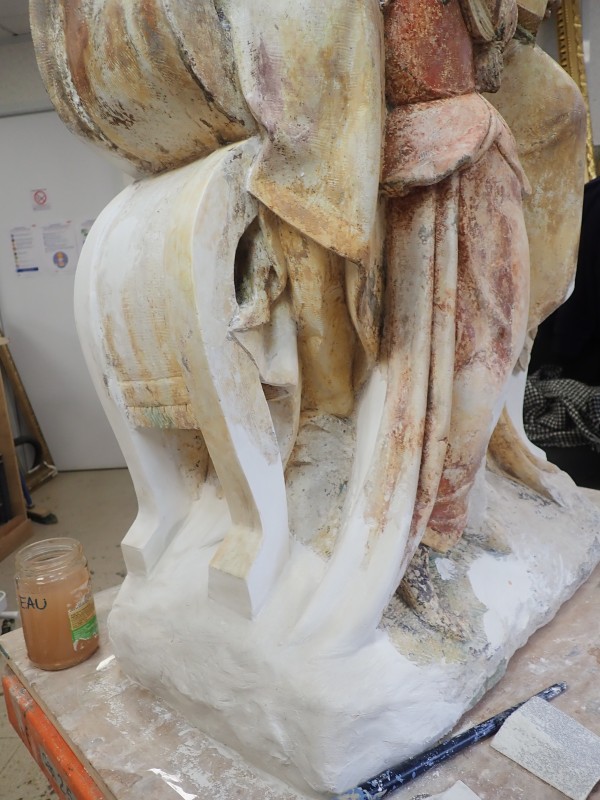 Atelier Giordani - Conservation - Restauration
Edifice – Mobilier - Sculpture – Objets d’art – Moulage –
Pierre, bois métal, polychromie et dorure - Restauration et dégagement du groupe sculpté de l'éducation de la Vierge - Pierre polychrome - - Traitement du support
- Dépoussiérage	
- Dégagement de polychromie	
- Refixage polychromie	
- Nettoyage	
- Masticage	
- Retouche et réintégration colorée