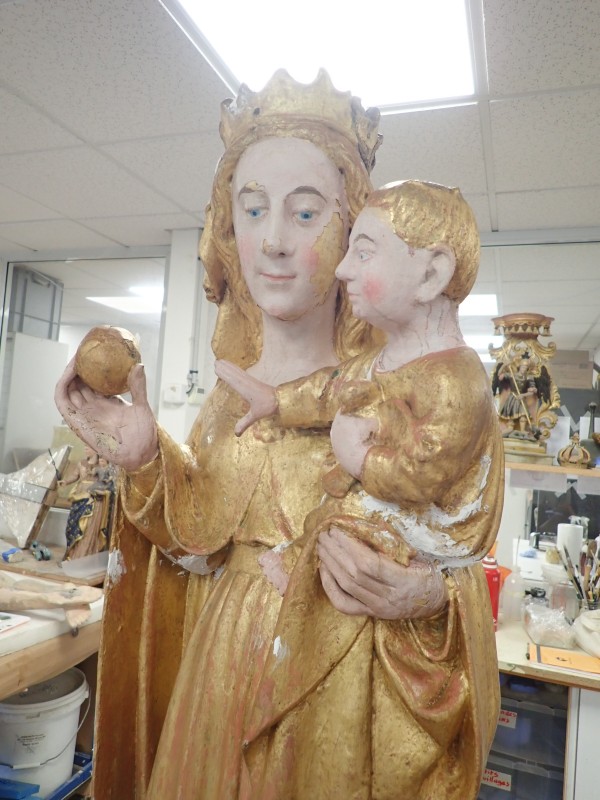 Atelier Giordani - Conservation - Restauration
Edifice – Mobilier - Sculpture – Objets d’art – Moulage –
Pierre, bois métal, polychromie et dorure - Restauration de la statue de la Vierge à l'enfant de l'Eglise Ste Madeleine - Bois polychrome et dorure - -	Traitement insecticide 
-	Reprise des assemblages
-	Comblement des fissures à la résine époxydique
-	Dépoussiérage et nettoyage
-	Refixage des écailles de polychromie soulevées
-	Consolidation chimique du support
-	Restitution des volumes à la résine époxydique par modelage
-	Masticage des lacunes
-	Retouche de polychromie
-	Dorure à la mixtion et feuilles d’or