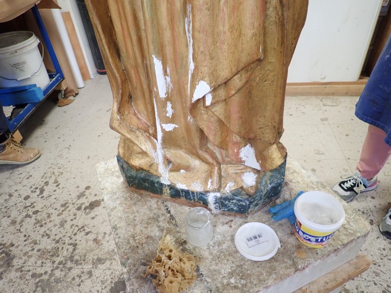 Atelier Giordani - Conservation - Restauration
Edifice – Mobilier - Sculpture – Objets d’art – Moulage –
Pierre, bois métal, polychromie et dorure - Restauration de la statue de la Vierge à l'enfant de l'Eglise Ste Madeleine - Bois polychrome et dorure - -	Traitement insecticide 
-	Reprise des assemblages
-	Comblement des fissures à la résine époxydique
-	Dépoussiérage et nettoyage
-	Refixage des écailles de polychromie soulevées
-	Consolidation chimique du support
-	Restitution des volumes à la résine époxydique par modelage
-	Masticage des lacunes
-	Retouche de polychromie
-	Dorure à la mixtion et feuilles d’or